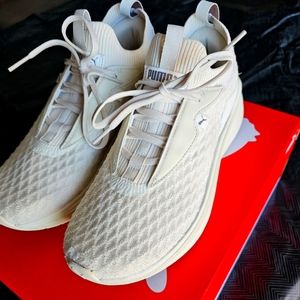 Like New with box Puma Stakd Premium in white-alpine snow-clove 7 ½.